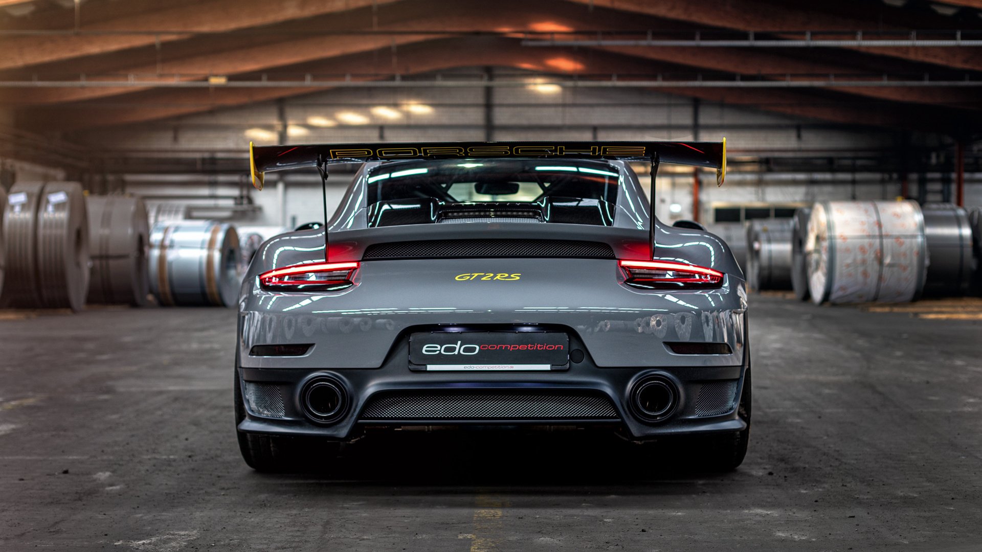 库兹马诺维奇在巴黎奥运会手球比赛中展现出高水平的扑救技巧,库兹马传球