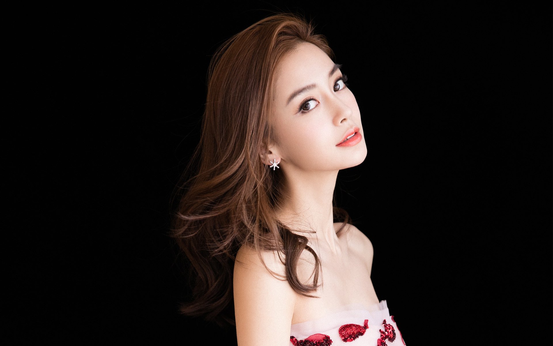 中国篮球运动员防守技术提升策略及训练方法,篮球个人防守技术